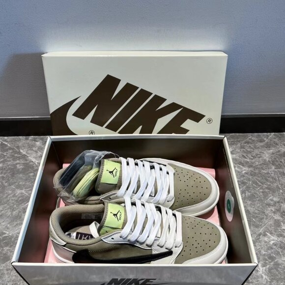 Jordan 1 Low Golf Travis Scott Neutral Olive New in Box - Picture 5 of 8